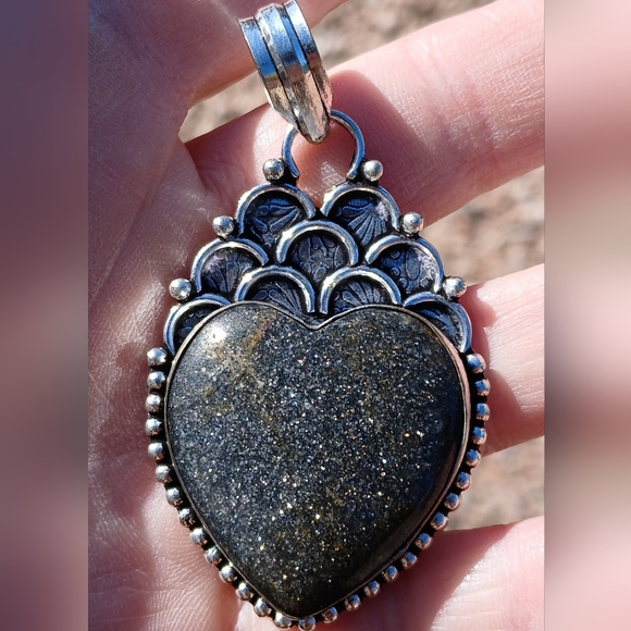 New Heart Shaped Black Sunstone 925 Silver Pendant. - Picture 16 of 16